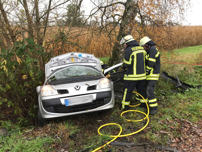 Mehr über den Artikel erfahren H 2 VU – Person in PKW eingeklemmt