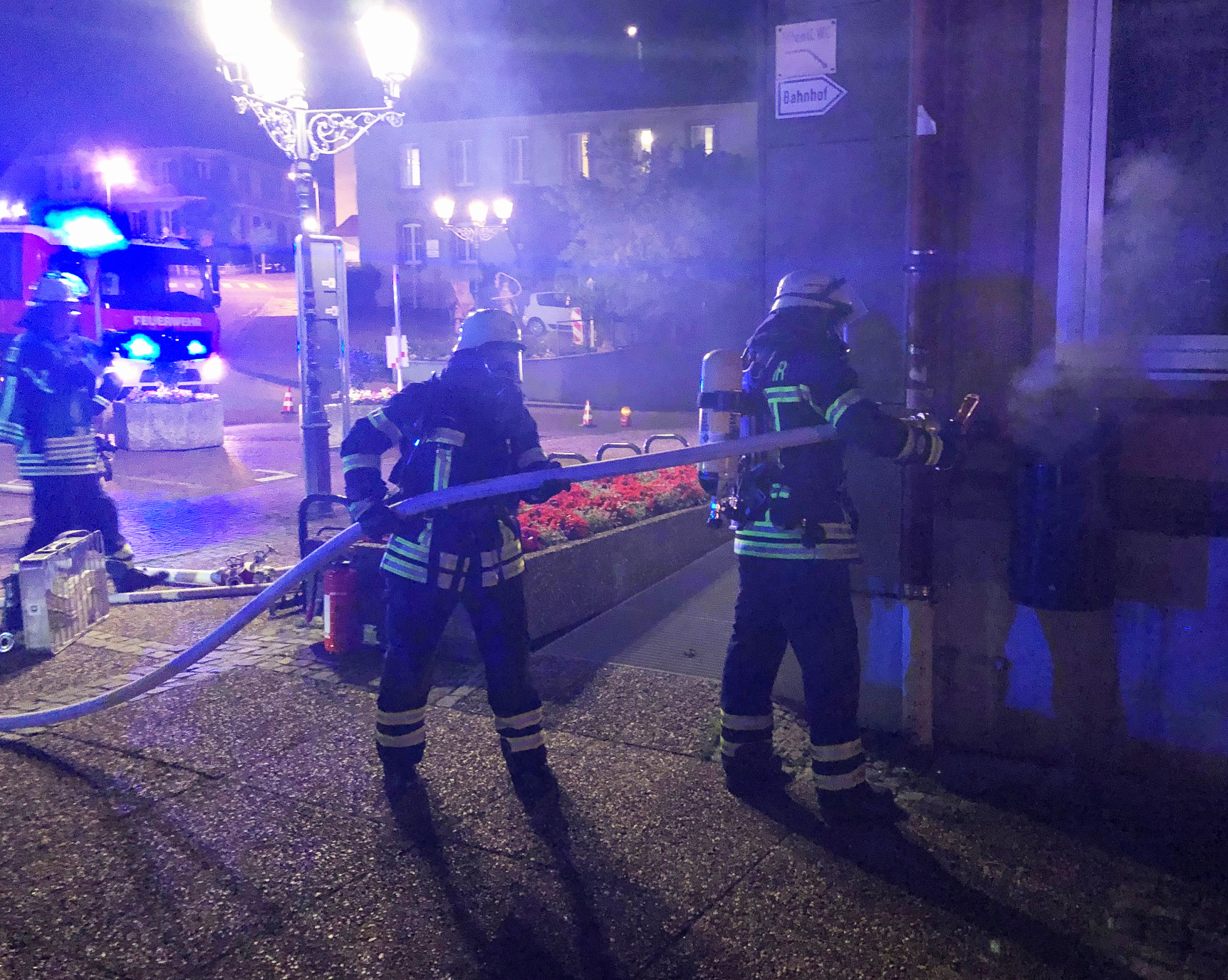 Mehr über den Artikel erfahren F 1 – Brennender Mülleimer