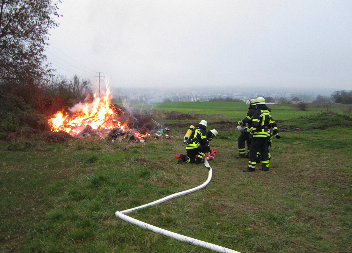 Mehr über den Artikel erfahren F 1 – Nicht beaufsichtigtes Reisigfeuer