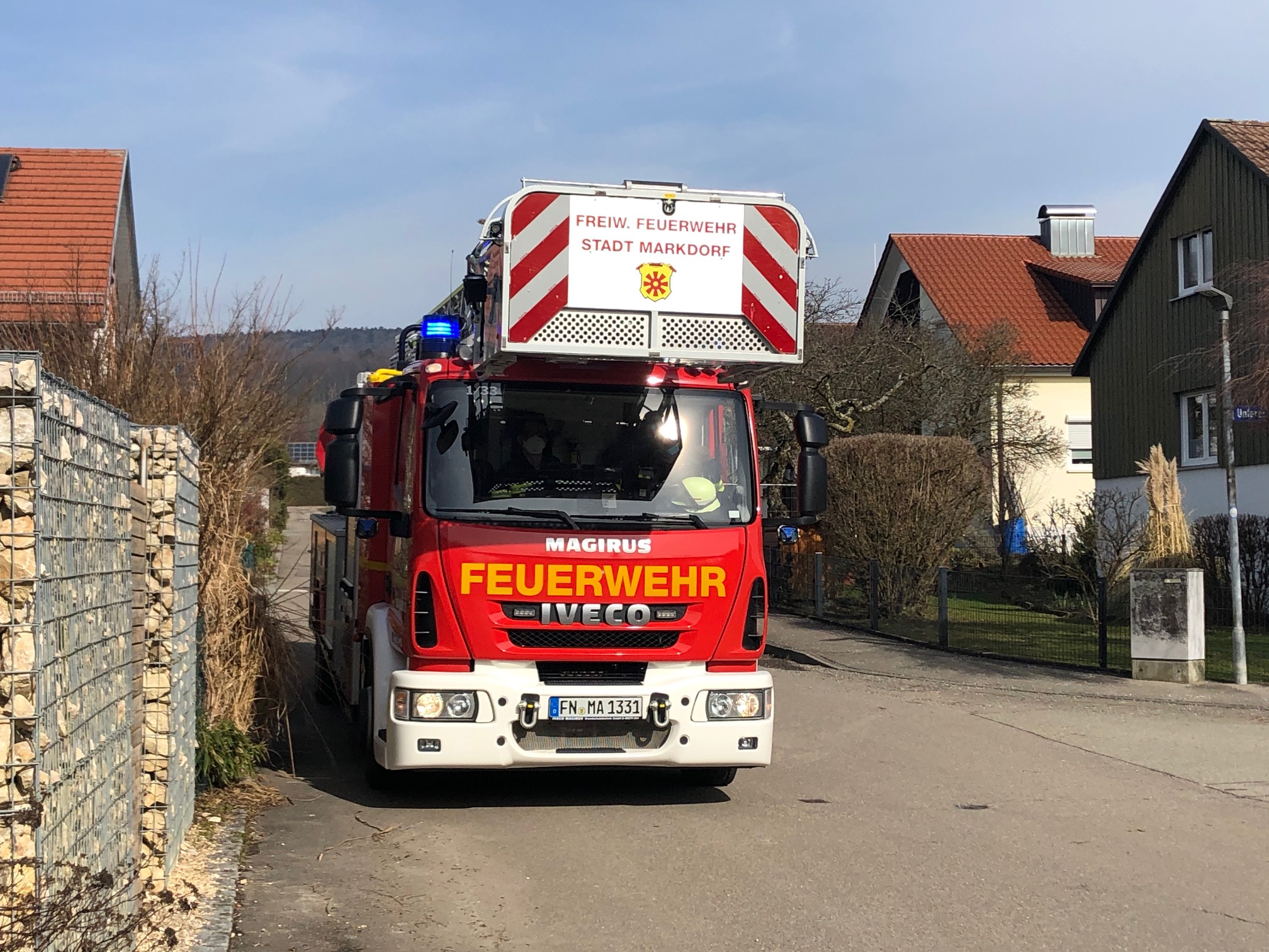 Mehr über den Artikel erfahren H ABSTURZ – Person von Balkon gestürzt