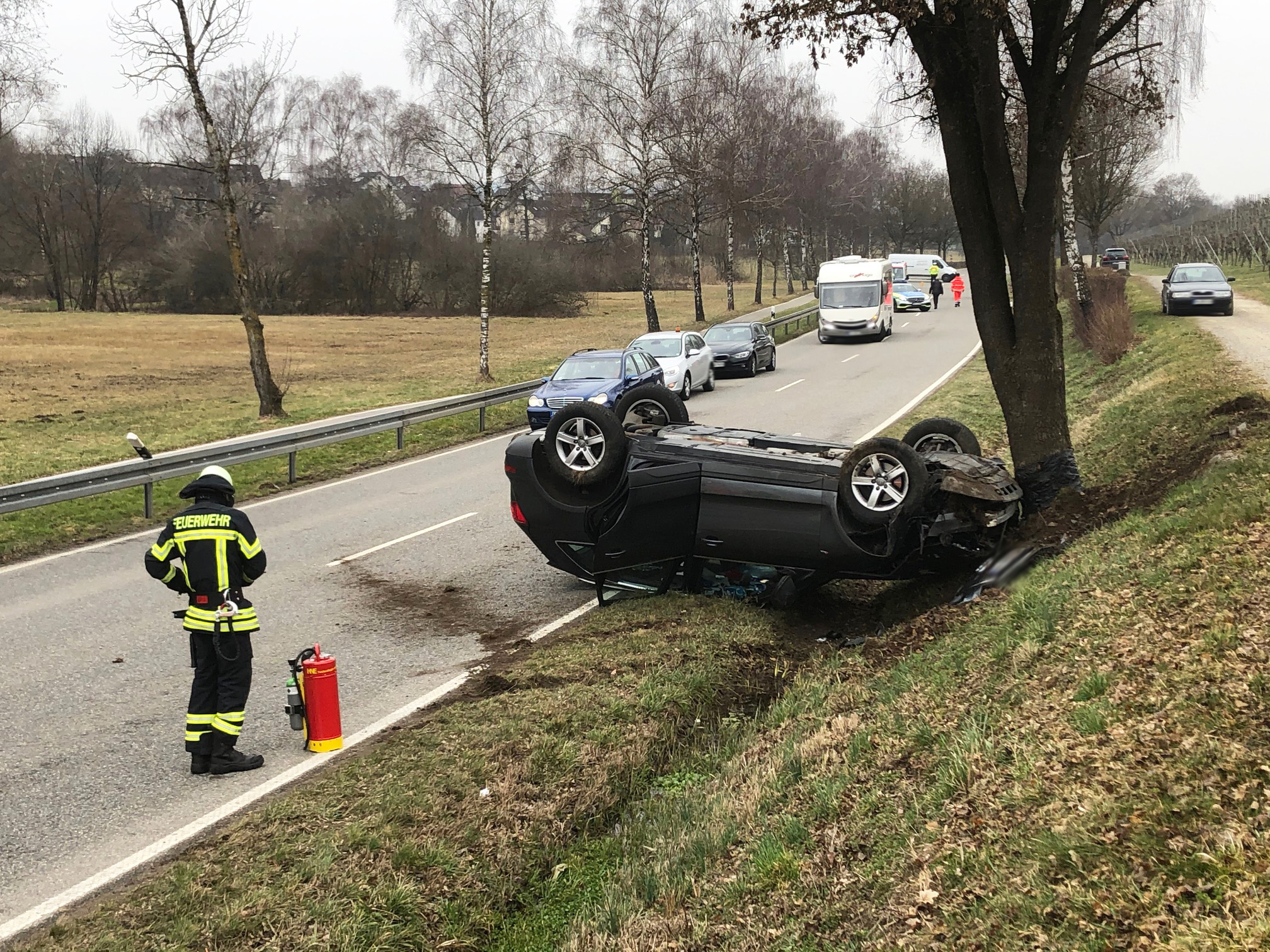 Mehr über den Artikel erfahren H 1 VU – PKW überschlägt sich