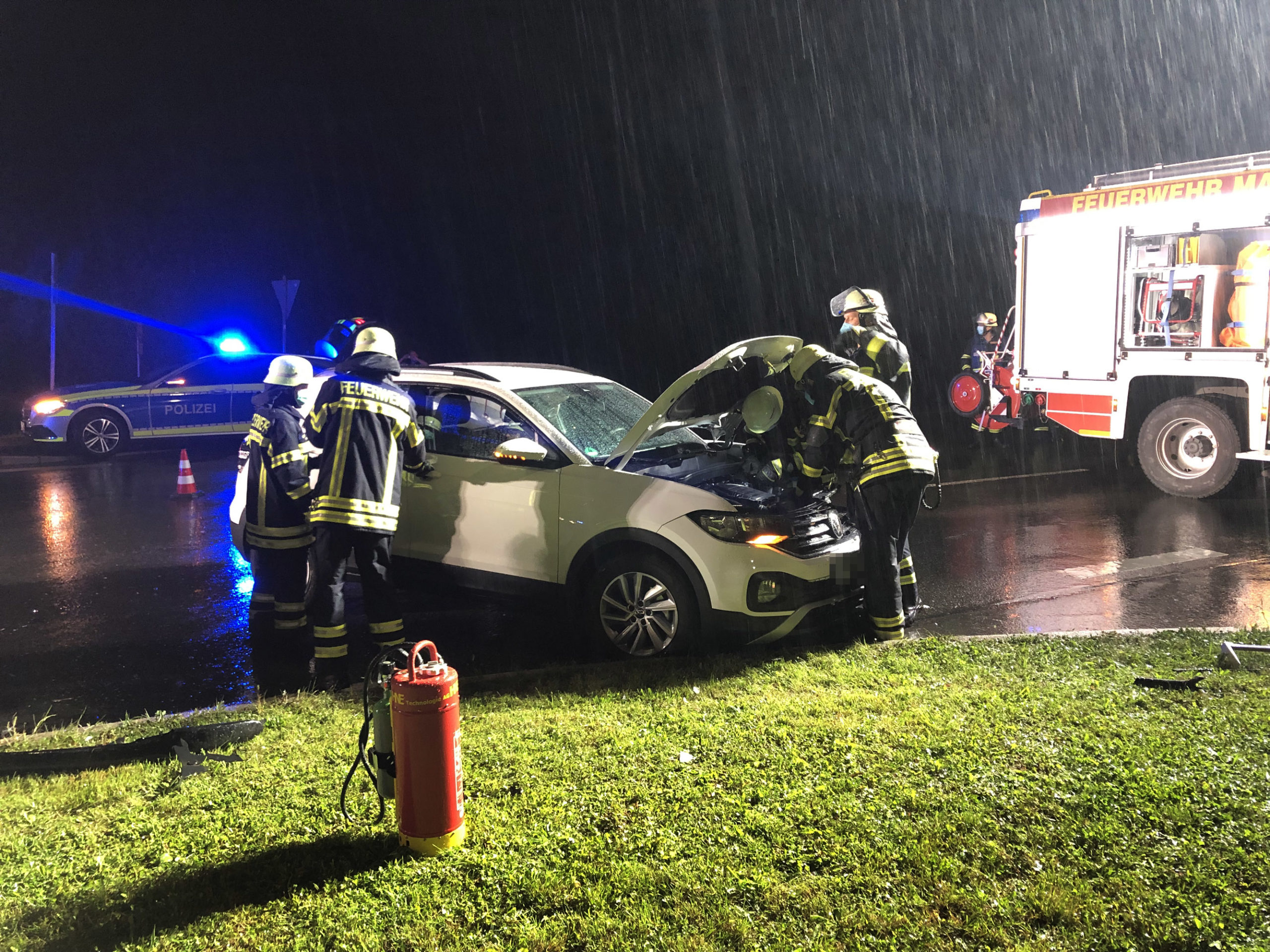Mehr über den Artikel erfahren H 1 VU – Verkehrsunfall mit zwei PKW vor Feuerwehrhaus
