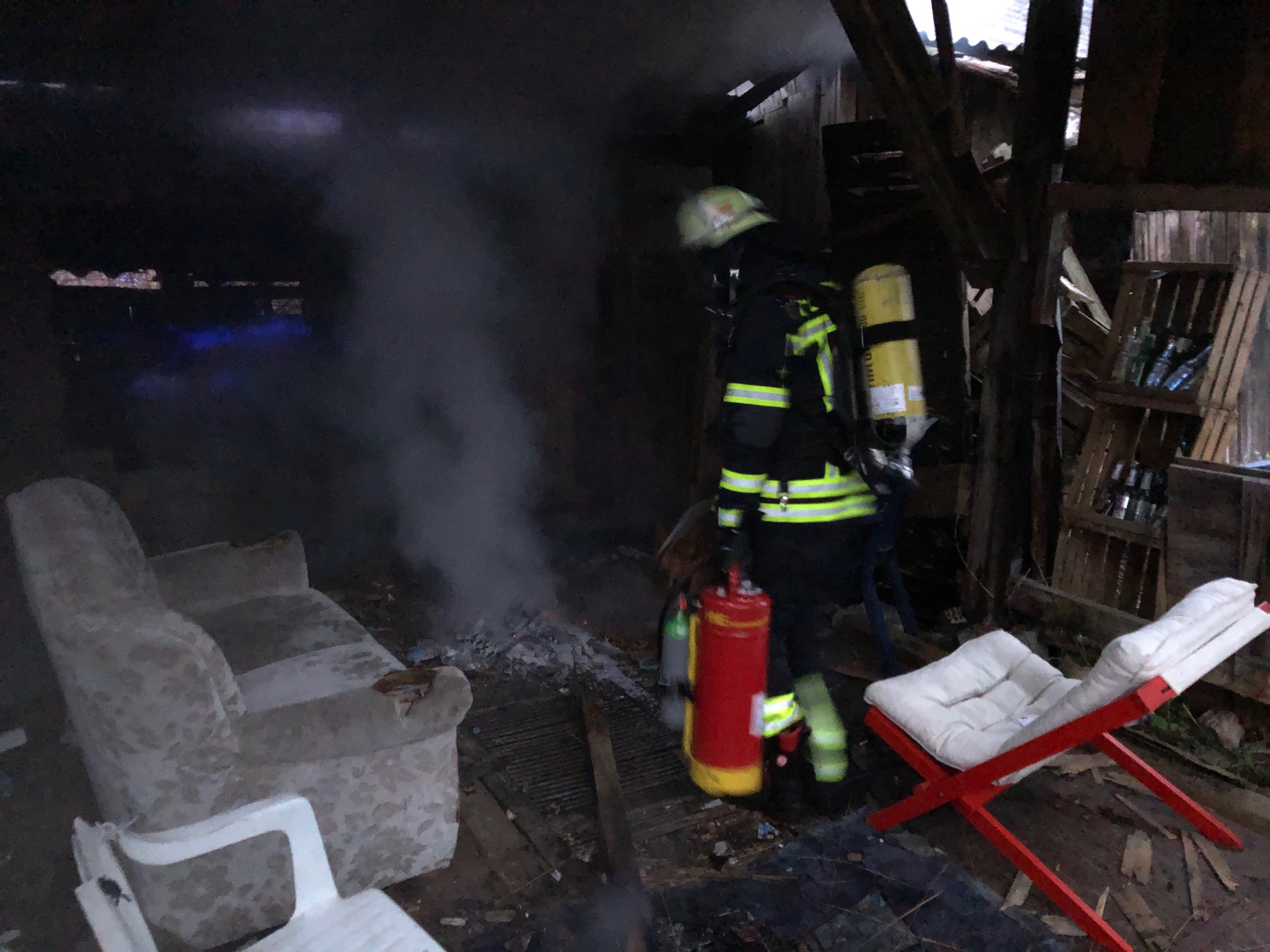 Mehr über den Artikel erfahren F 1 – Rauch aus Hütte