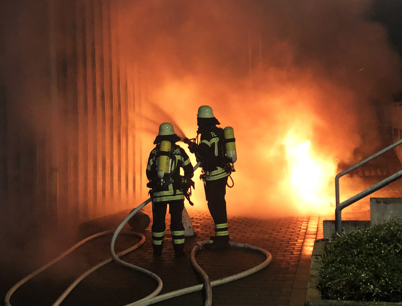 Mehr über den Artikel erfahren F BMA – Brandmeldeanlage Industriebetrieb / Brennender Kleintraktor