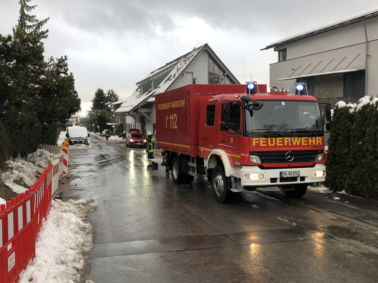 Mehr über den Artikel erfahren H ÖLSPUR 2 – Ölflecken auf Straße