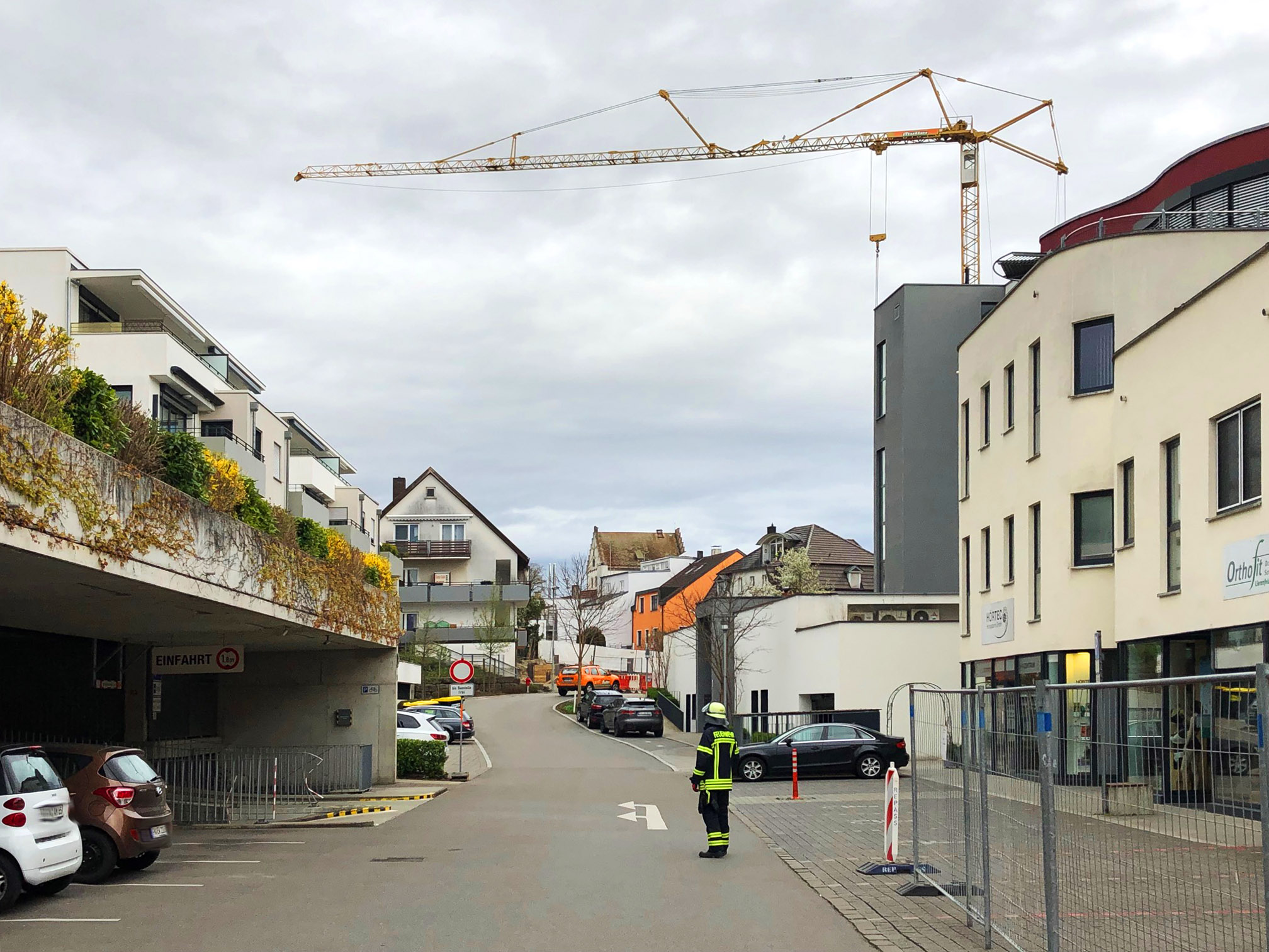 Mehr über den Artikel erfahren H1 – Baukran in Schieflage