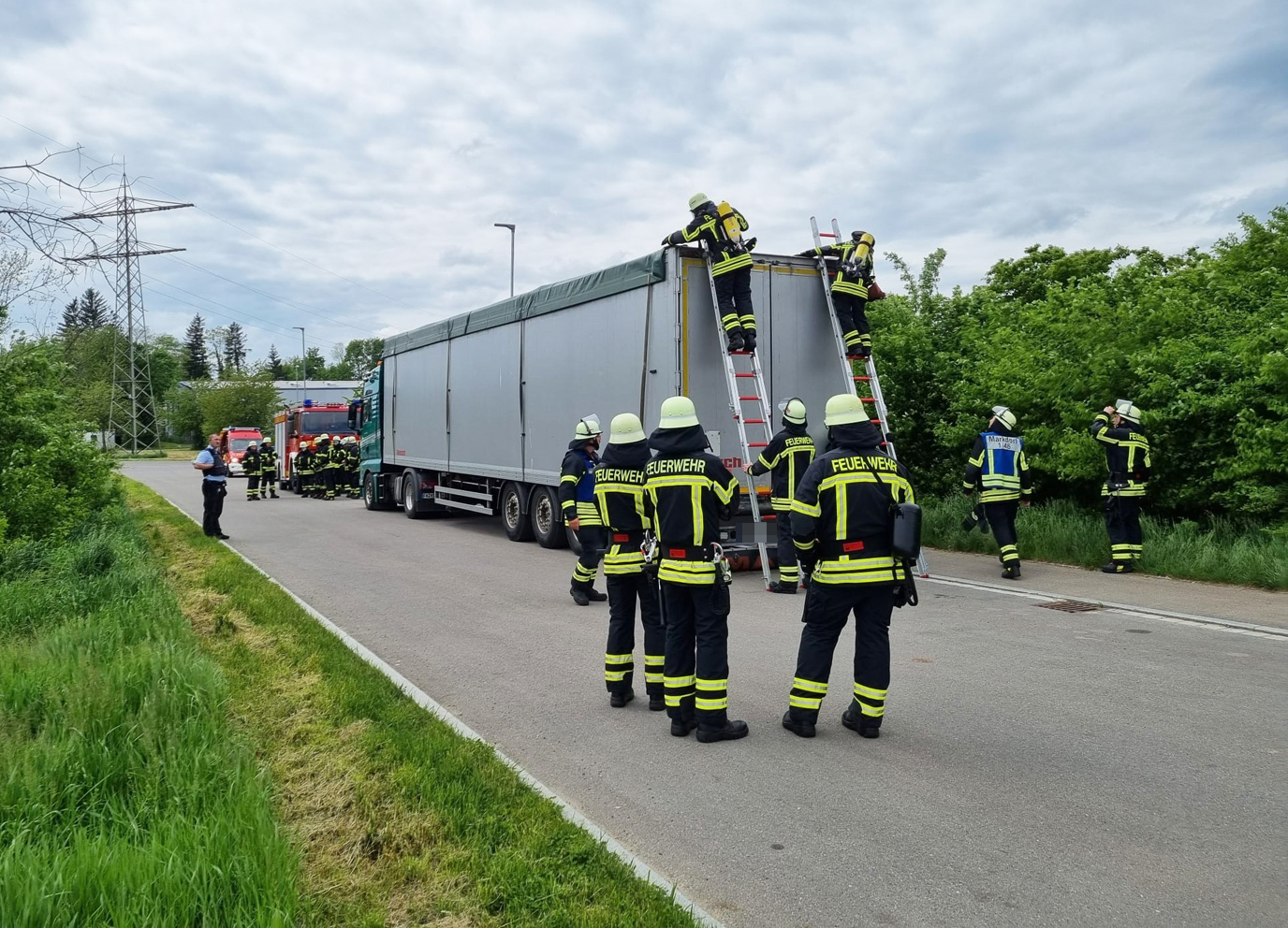 Mehr über den Artikel erfahren F 1 – Rauch aus LKW