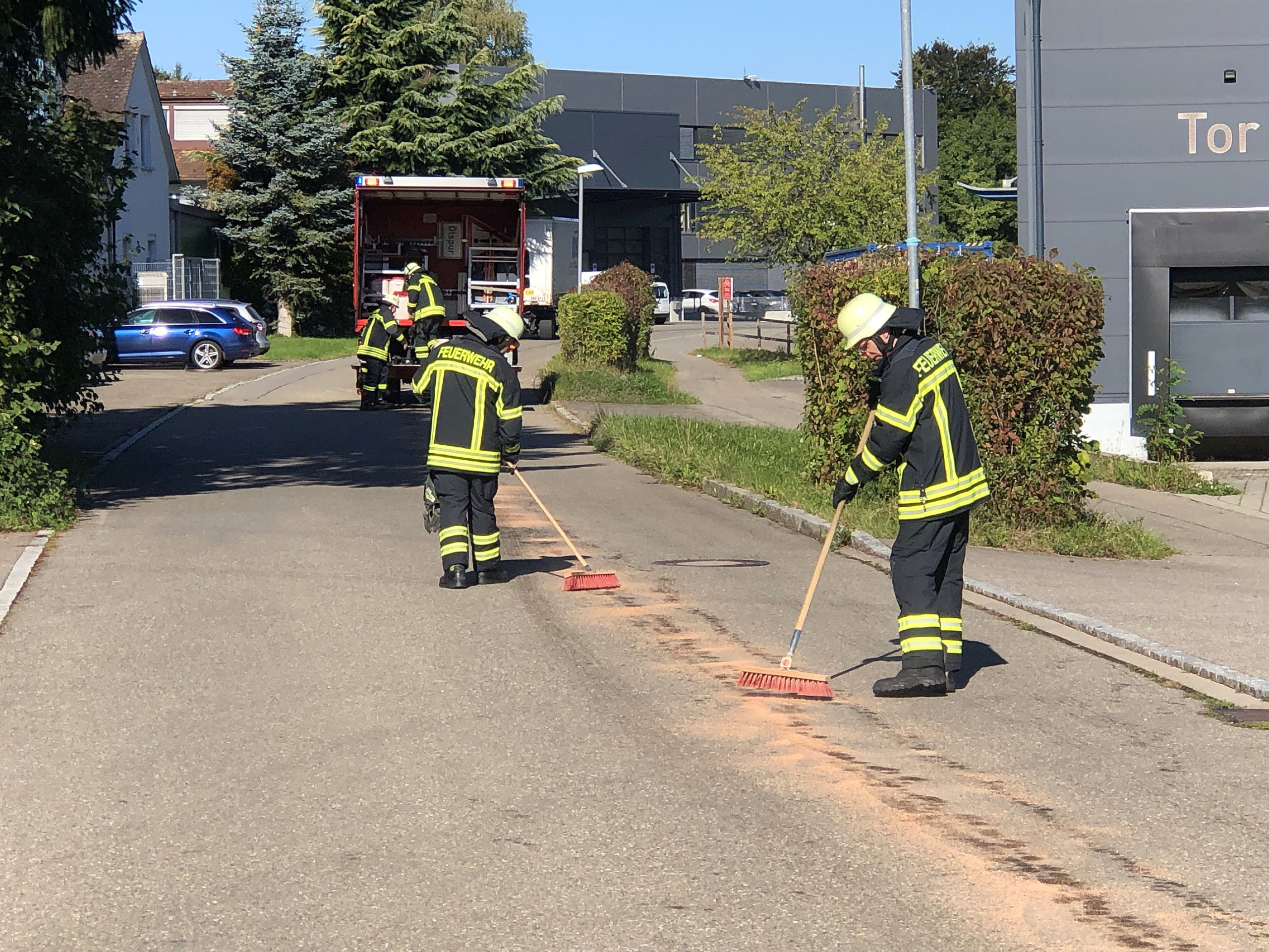 Mehr über den Artikel erfahren H ÖLSPUR 1 – Ölspur im Industriegebiet