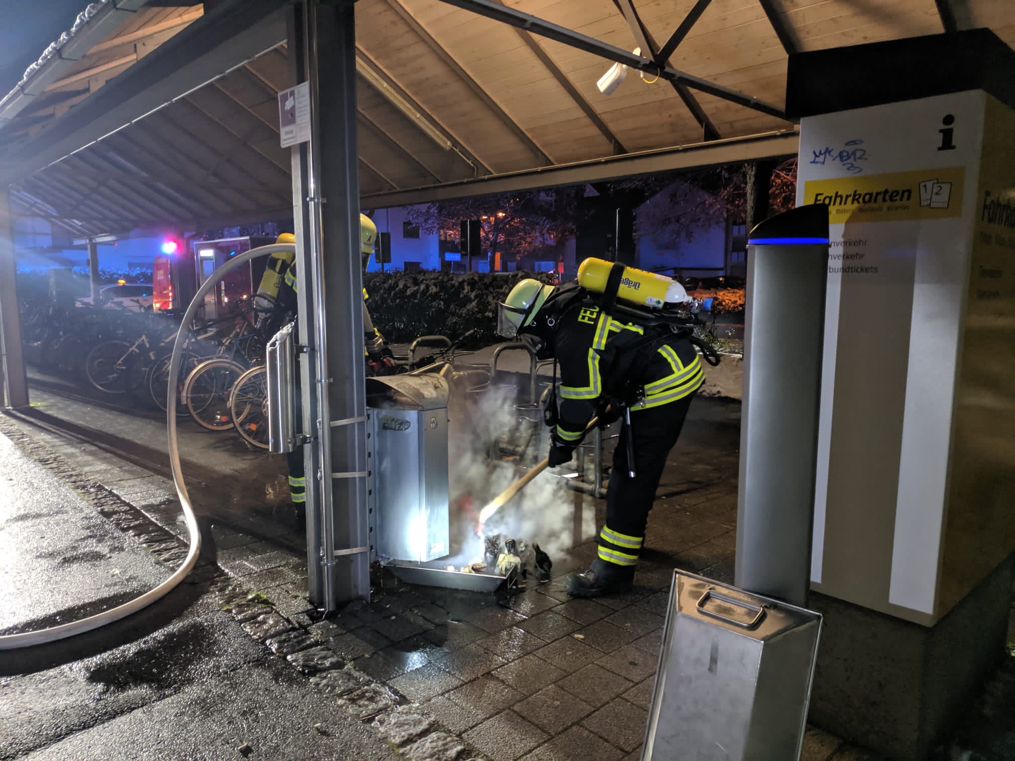 Mehr über den Artikel erfahren F1 – Brennender Mülleimer