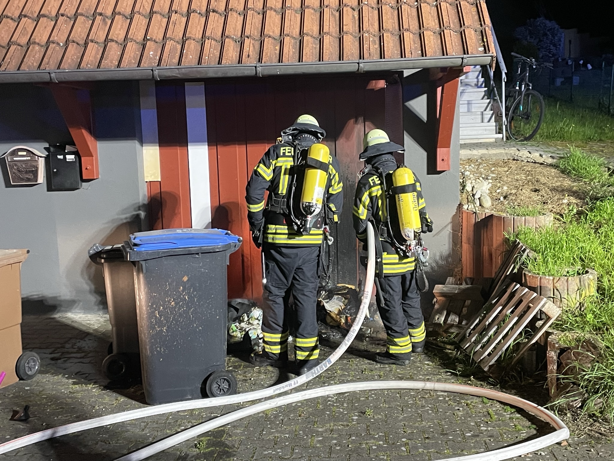 Mehr über den Artikel erfahren F 2 – Garagenbrand
