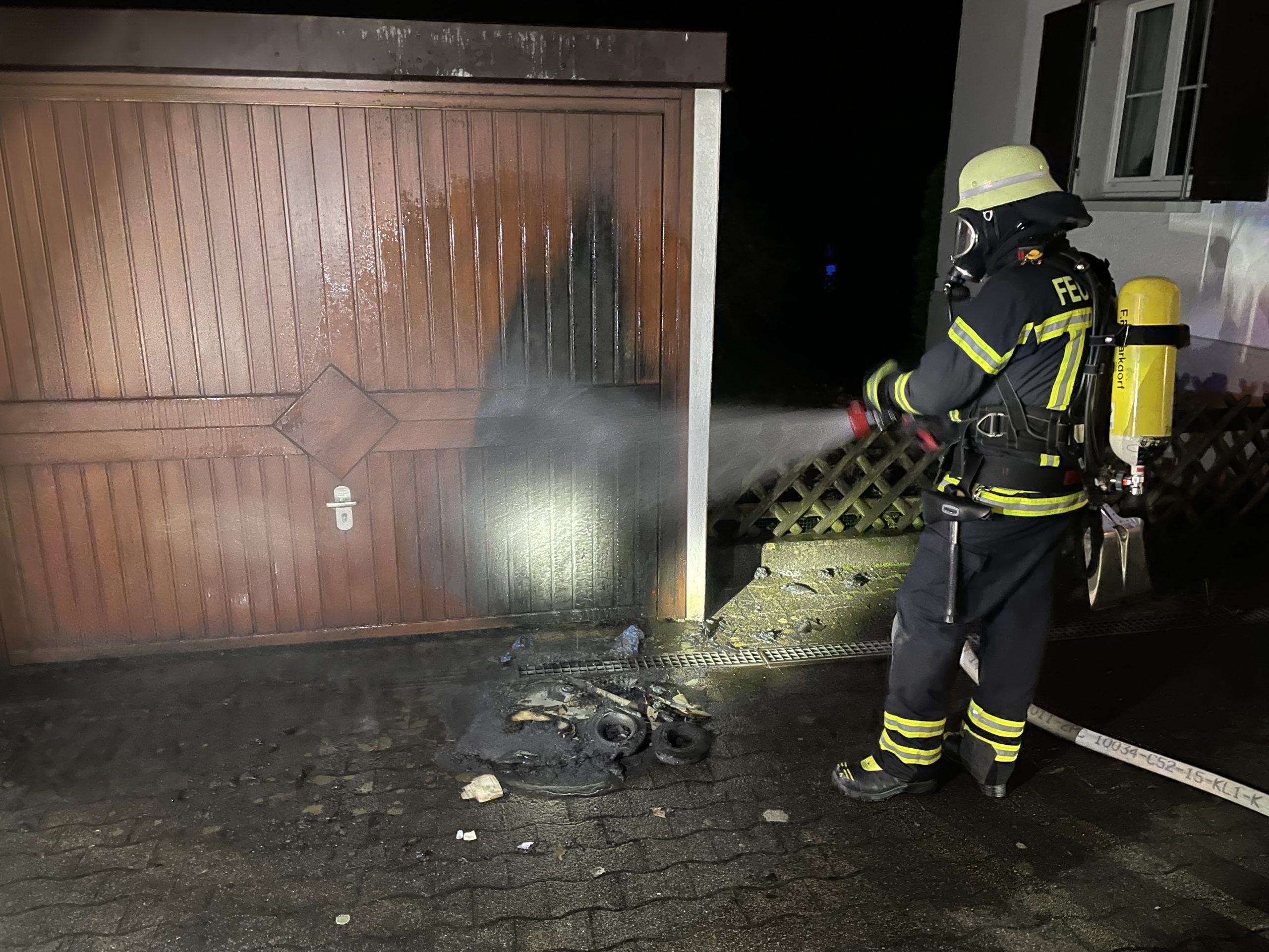 Mehr über den Artikel erfahren F1 – Brand vor Garage