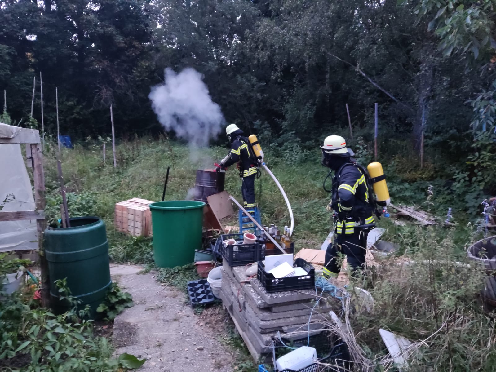 Mehr über den Artikel erfahren F 1 – Rauchentwicklung aus Tonne