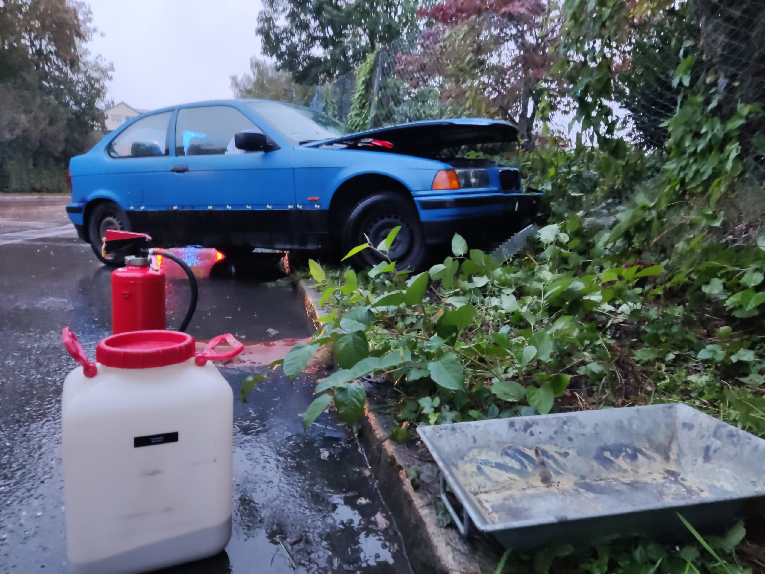 Mehr über den Artikel erfahren H ÖLSPUR 1 – Benzinaustritt nach Verkehrsunfall