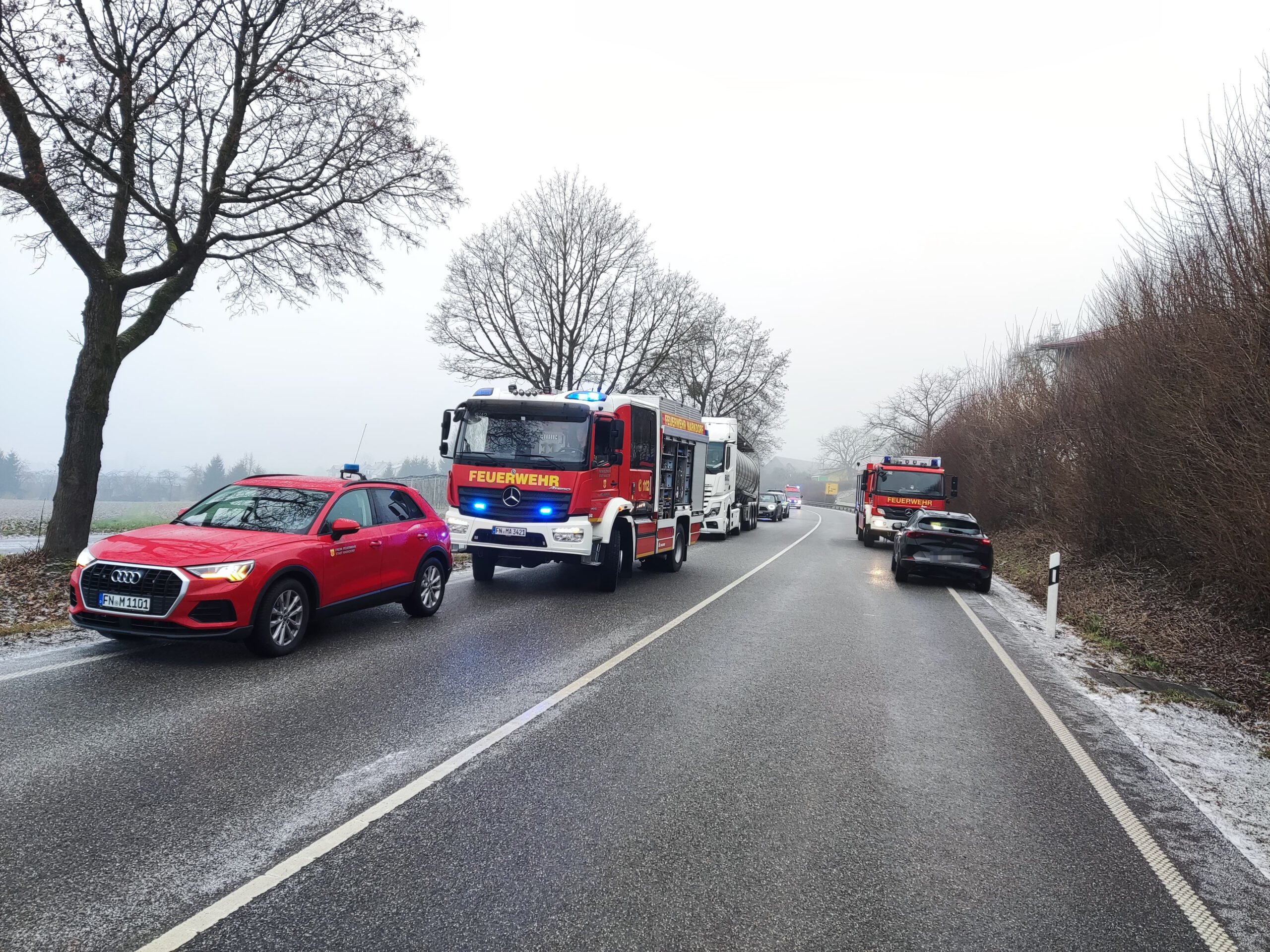 Mehr über den Artikel erfahren H 1 VU – Verkehrsunfall auf Glatteis