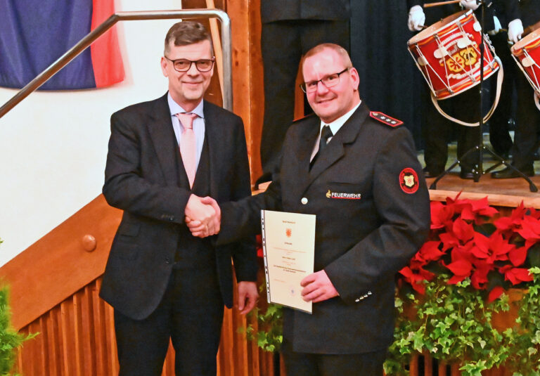 Mehr über den Artikel erfahren Tobias Lumb ist neuer hauptamtlicher Kommandant