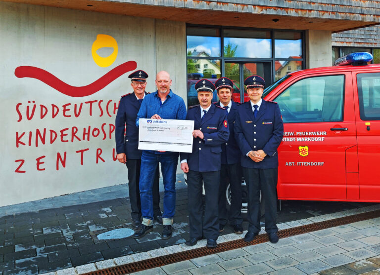 Mehr über den Artikel erfahren Erfolgreicher „Feuerzauber“: Abteilung Ittendorf spendet erneut an das Kinderhospiz St. Nikolaus