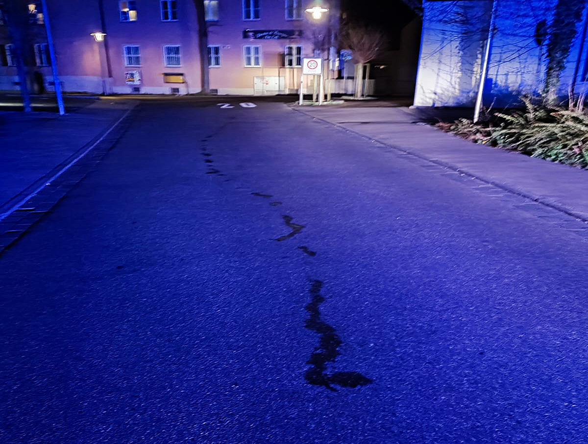 Mehr über den Artikel erfahren H ÖLSPUR 1 – Vermeintliche Ölspur