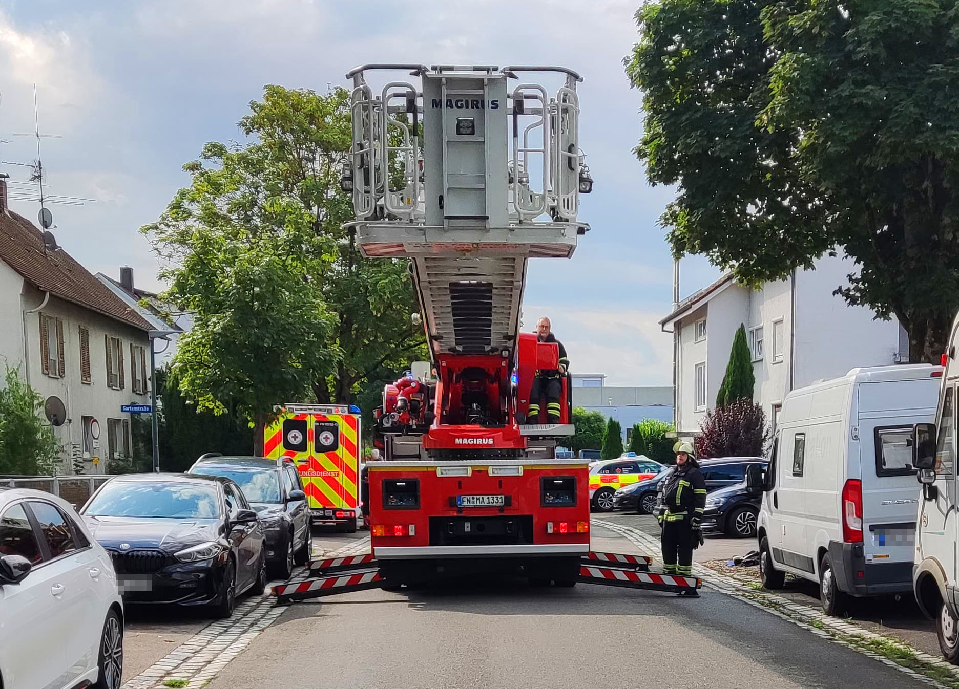 Mehr über den Artikel erfahren Z DLK RETTUNG – Drehleiter zur Unterstützung Rettungsdienst
