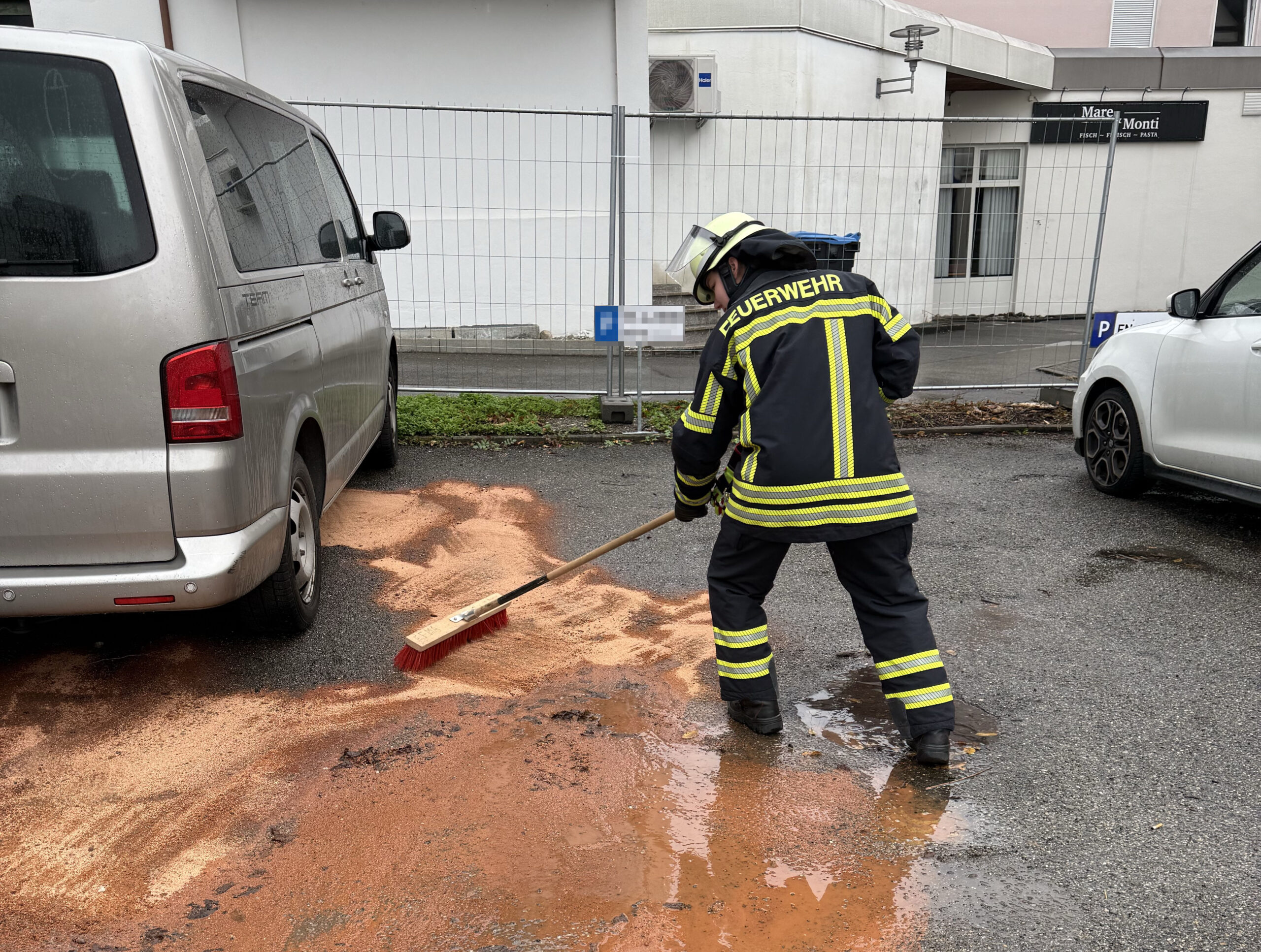 Mehr über den Artikel erfahren H 2 – Betriebsstoffaustritt aus Fahrzeug