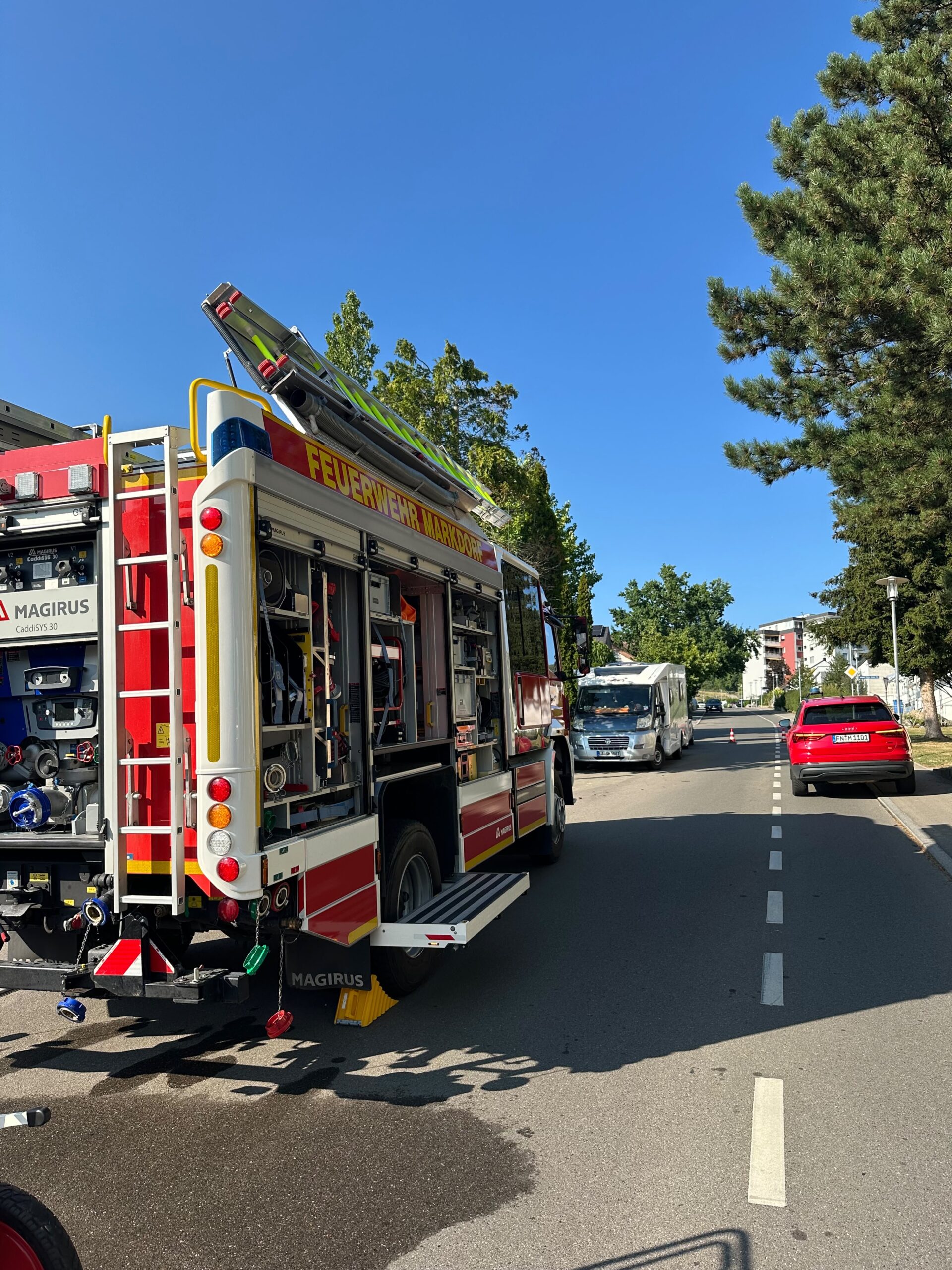 Mehr über den Artikel erfahren B2 – Brand von Haushaltsgegenständen unter Carport