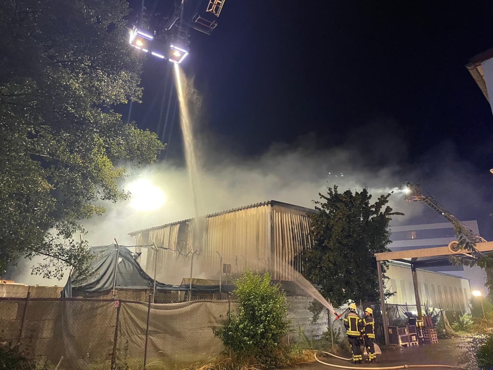 Mehr über den Artikel erfahren B5 – Brand auf Gelände eines Recyclinghofs