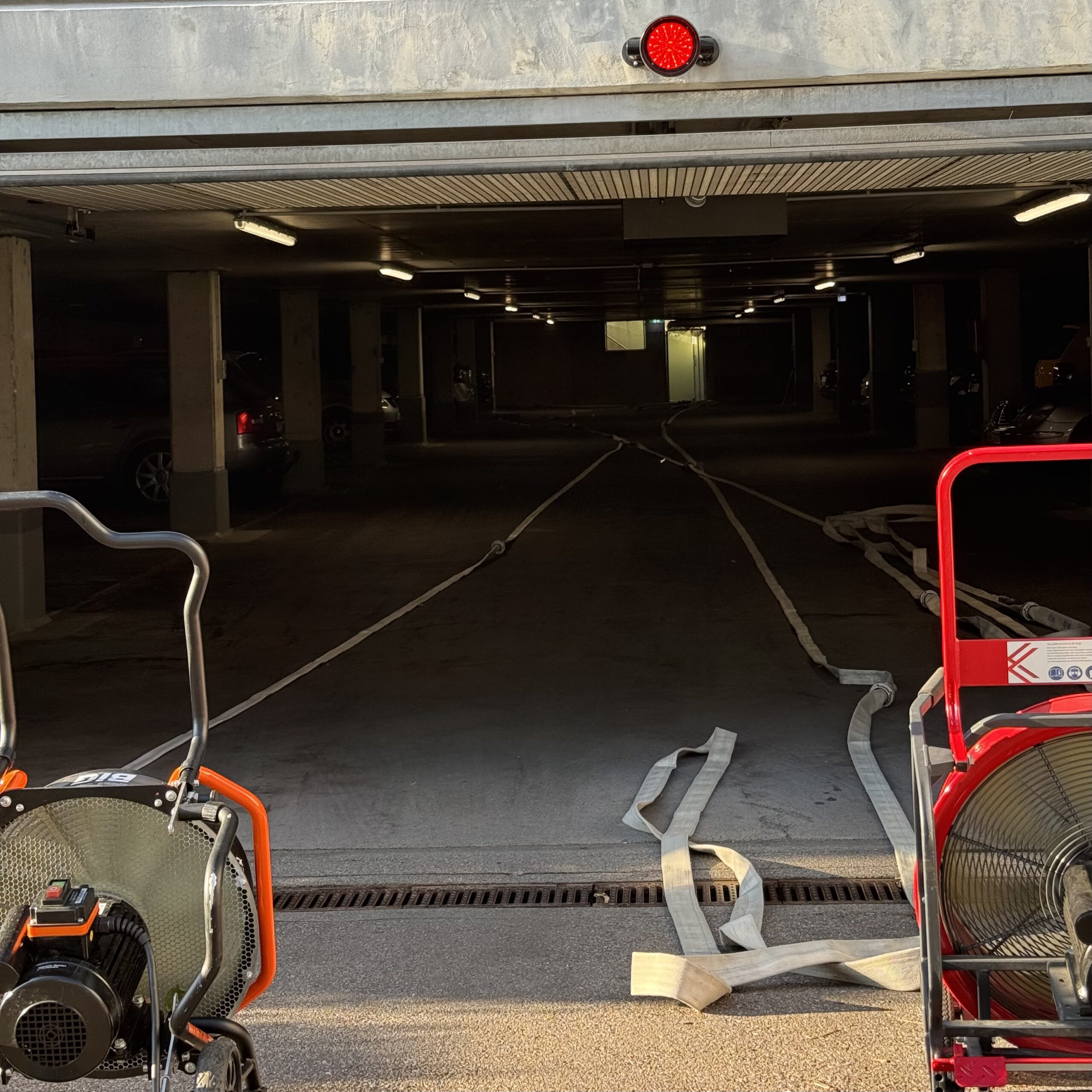 Mehr über den Artikel erfahren B Tiefgarage – Brand in Tiefgarage