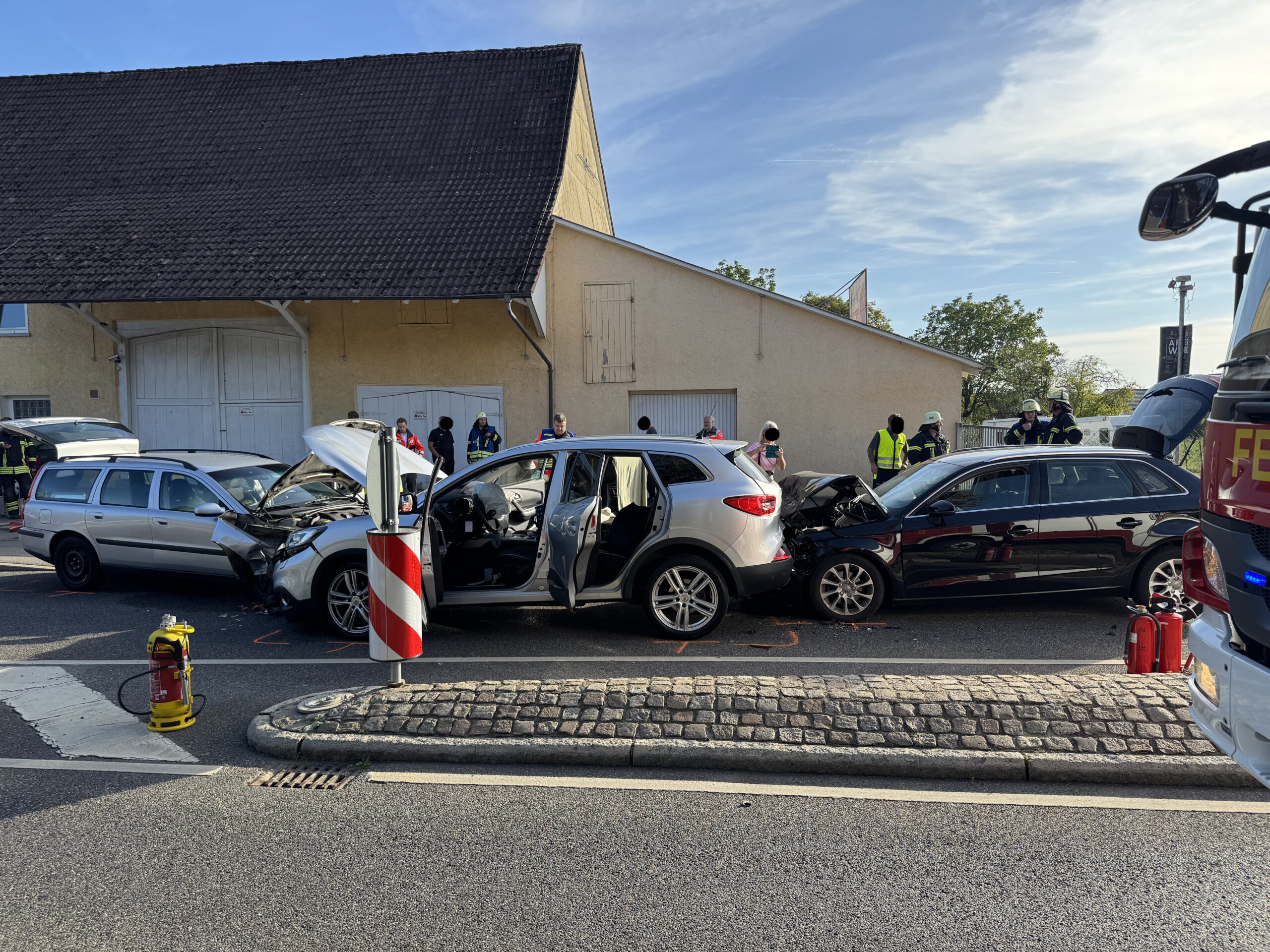 Mehr über den Artikel erfahren H2 VU – Verkehrsunfall mit mehreren beteiligten Fahrzeugen